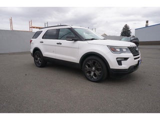 2018 Ford Explorer with White Platinum Metallic Tri-Co Exterior