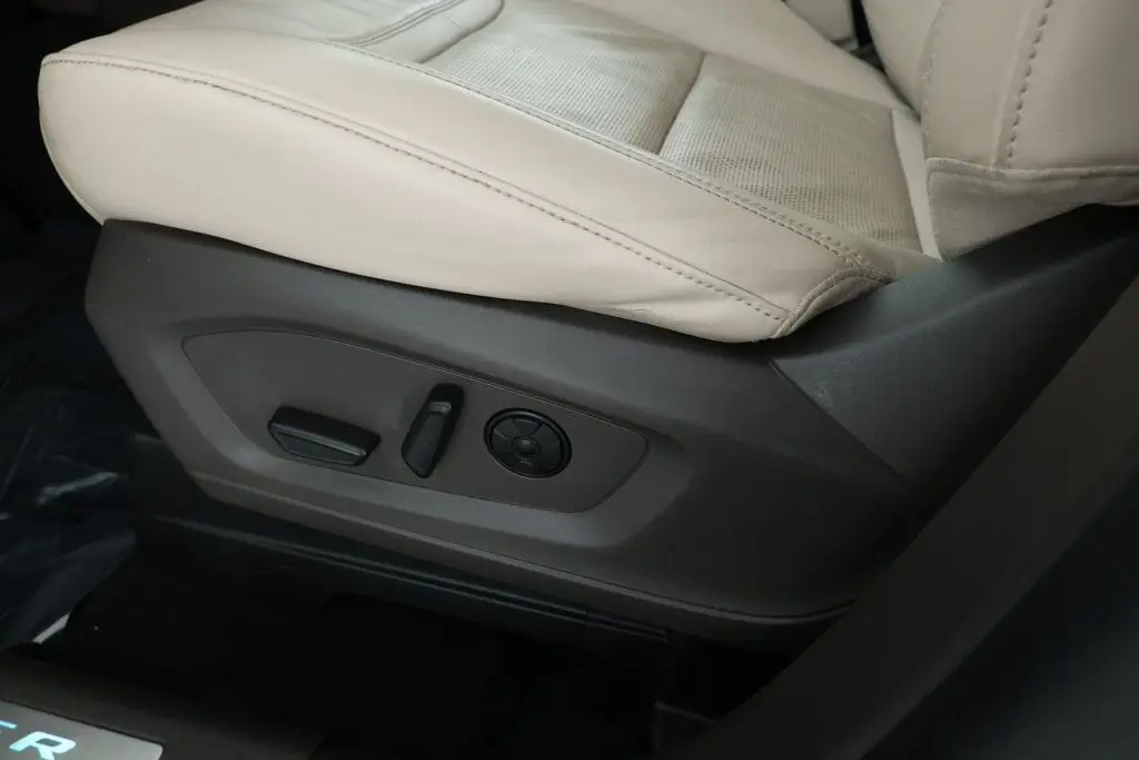2022 Ford Explorer - $27,495