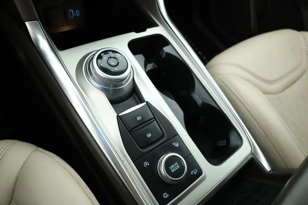 2022 Ford Explorer - $27,495
