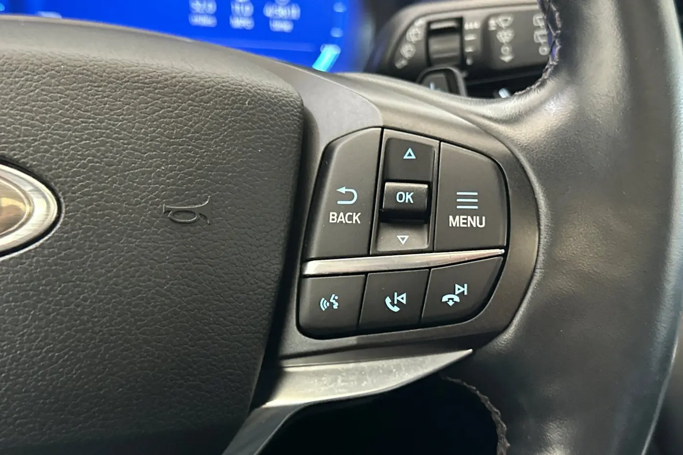 2020 Ford Explorer - $27,800