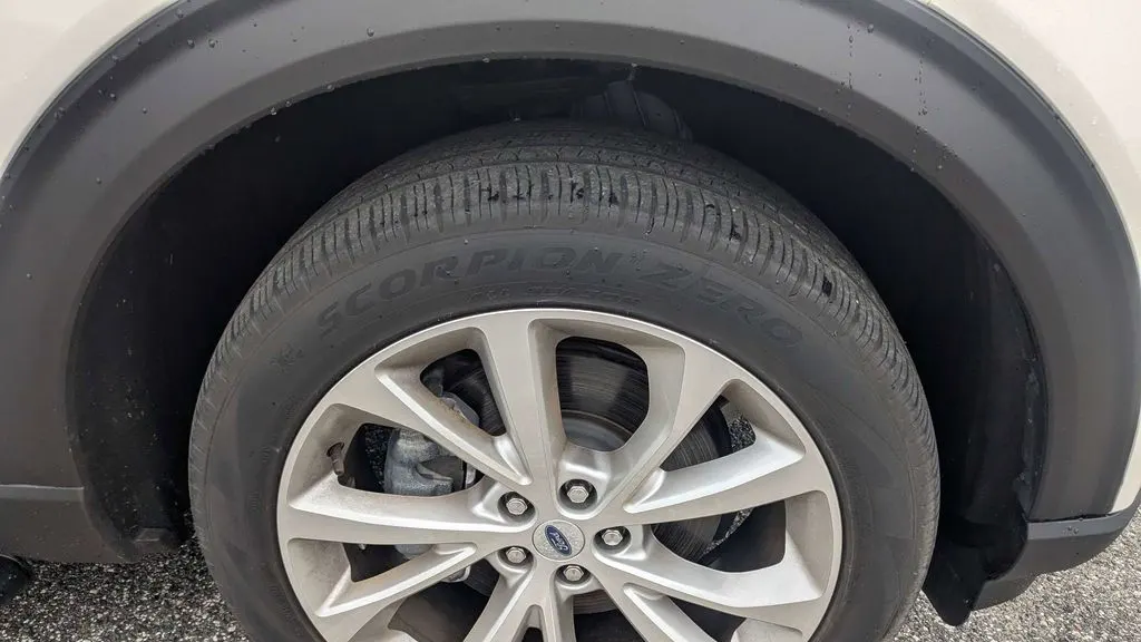 2022 Ford Explorer Hybrid Platinum