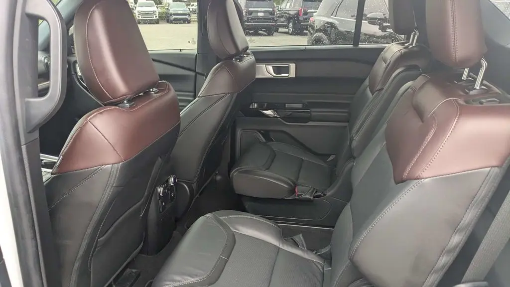 2022 Ford Explorer Hybrid Platinum