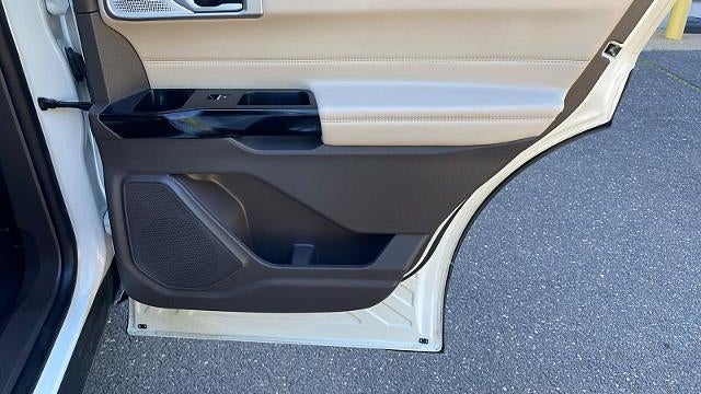 2023 Ford Explorer Hybrid Platinum