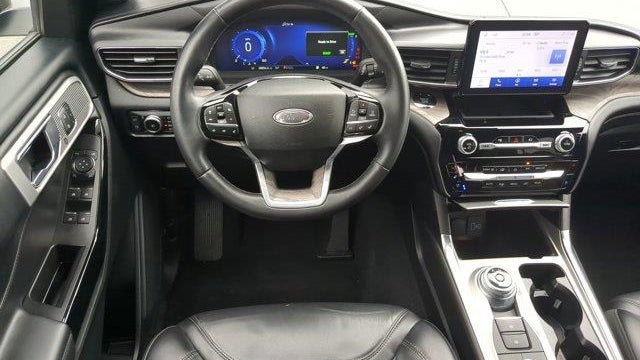 2023 Ford Explorer Hybrid Platinum