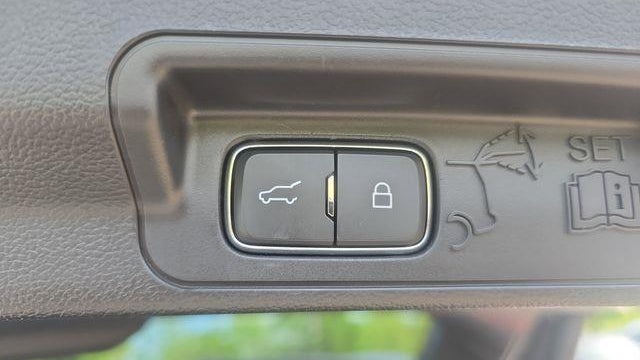 2023 Ford Explorer Hybrid Platinum