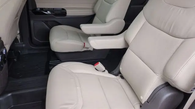 2022 Ford Explorer Hybrid Platinum