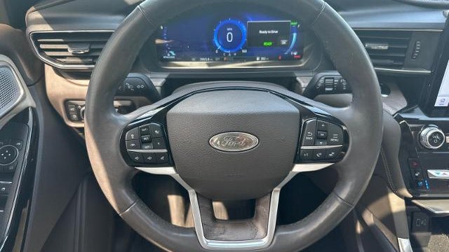 2022 Ford Explorer Hybrid Platinum