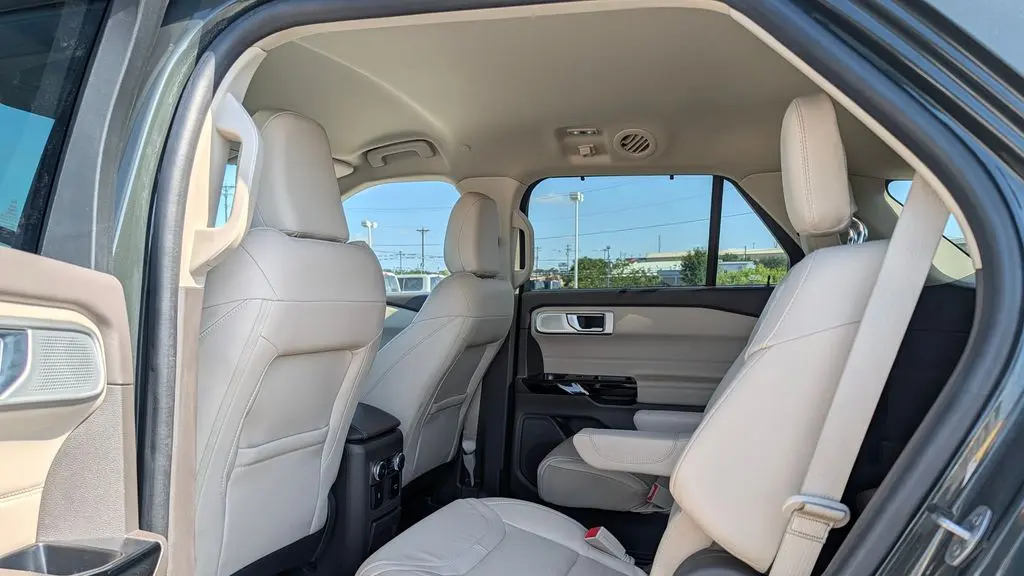 2022 Ford Explorer Hybrid Platinum