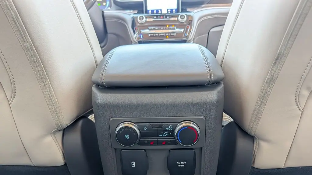 2022 Ford Explorer Hybrid Platinum
