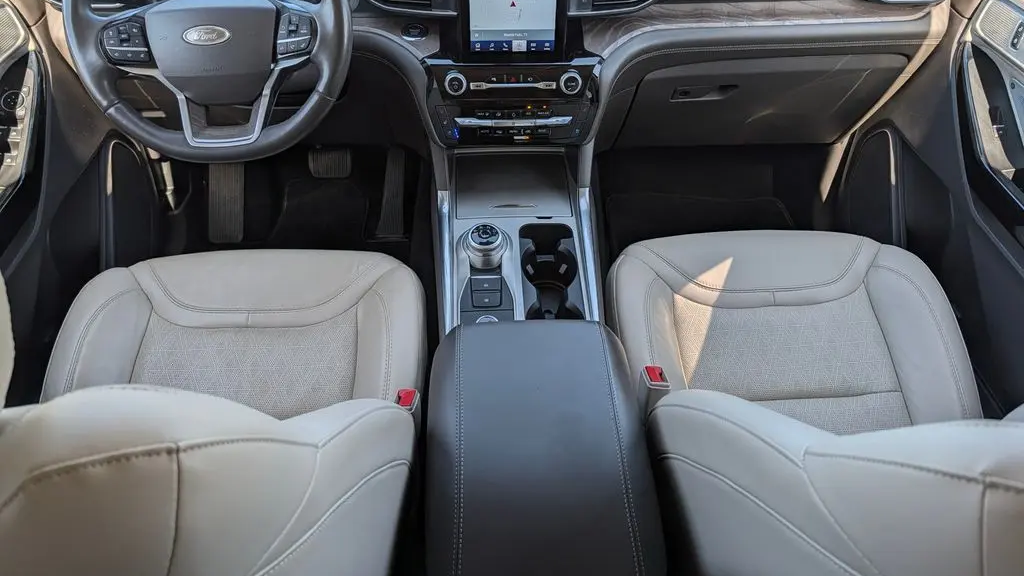 2022 Ford Explorer Hybrid Platinum