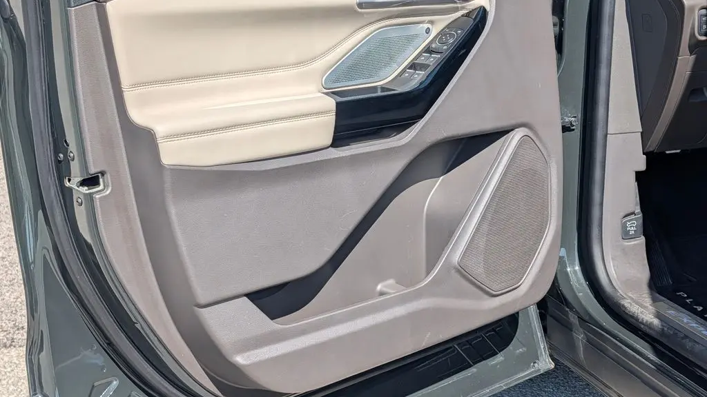 2022 Ford Explorer Hybrid Platinum