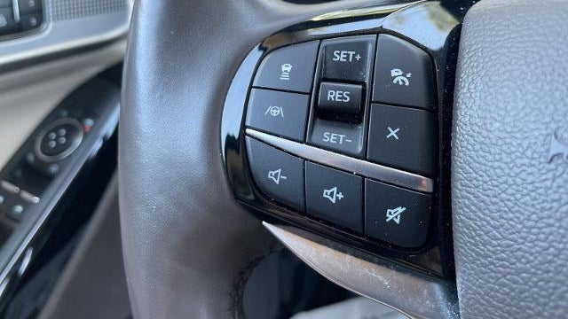 2023 Ford Explorer Hybrid Platinum