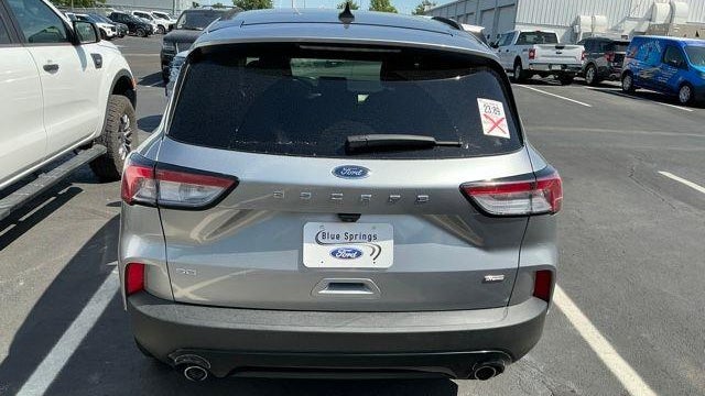 2022 Ford Escape Hybrid SE