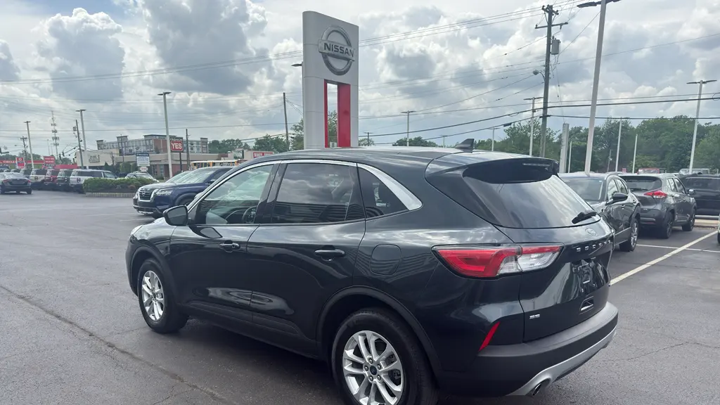 2022 Ford Escape Hybrid SE