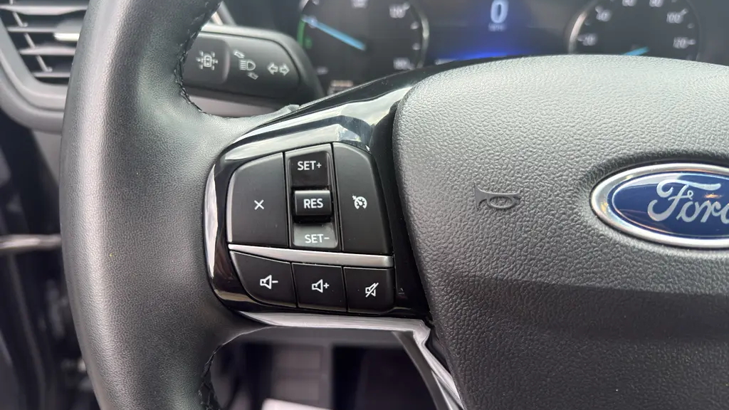 2022 Ford Escape Hybrid SE