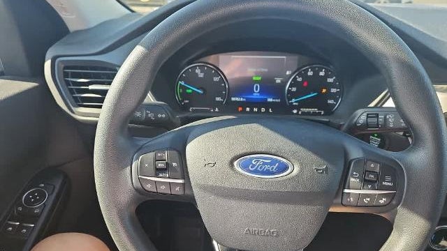 2022 Ford Escape Hybrid SE