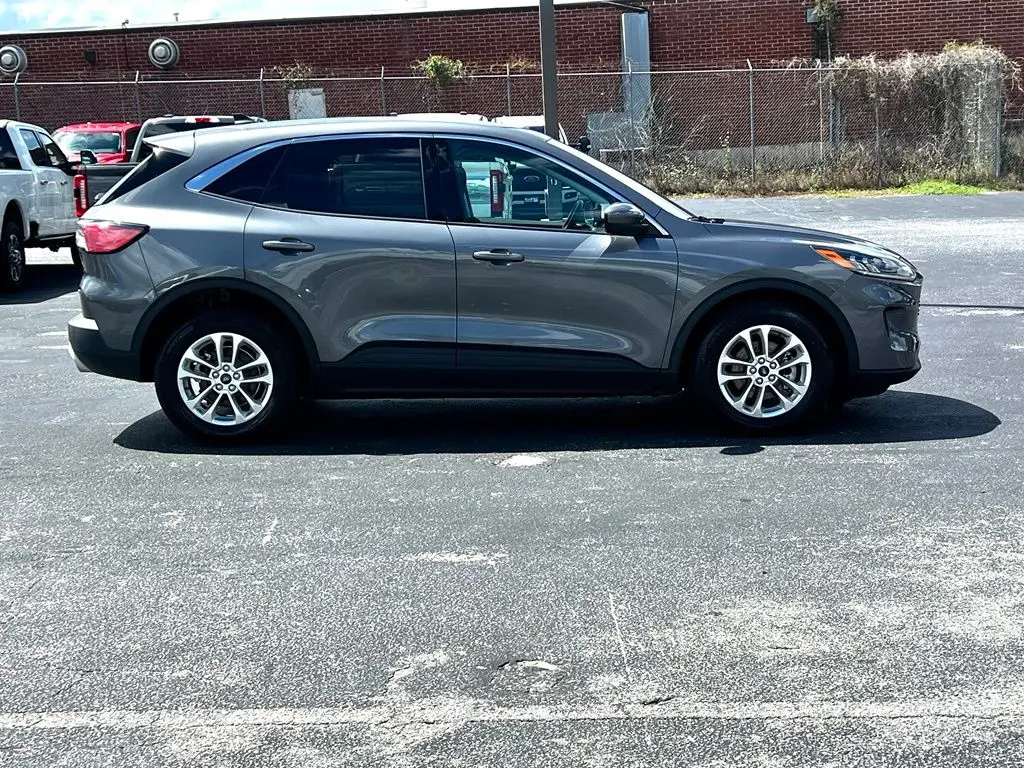 2021 Ford Escape - $21,560