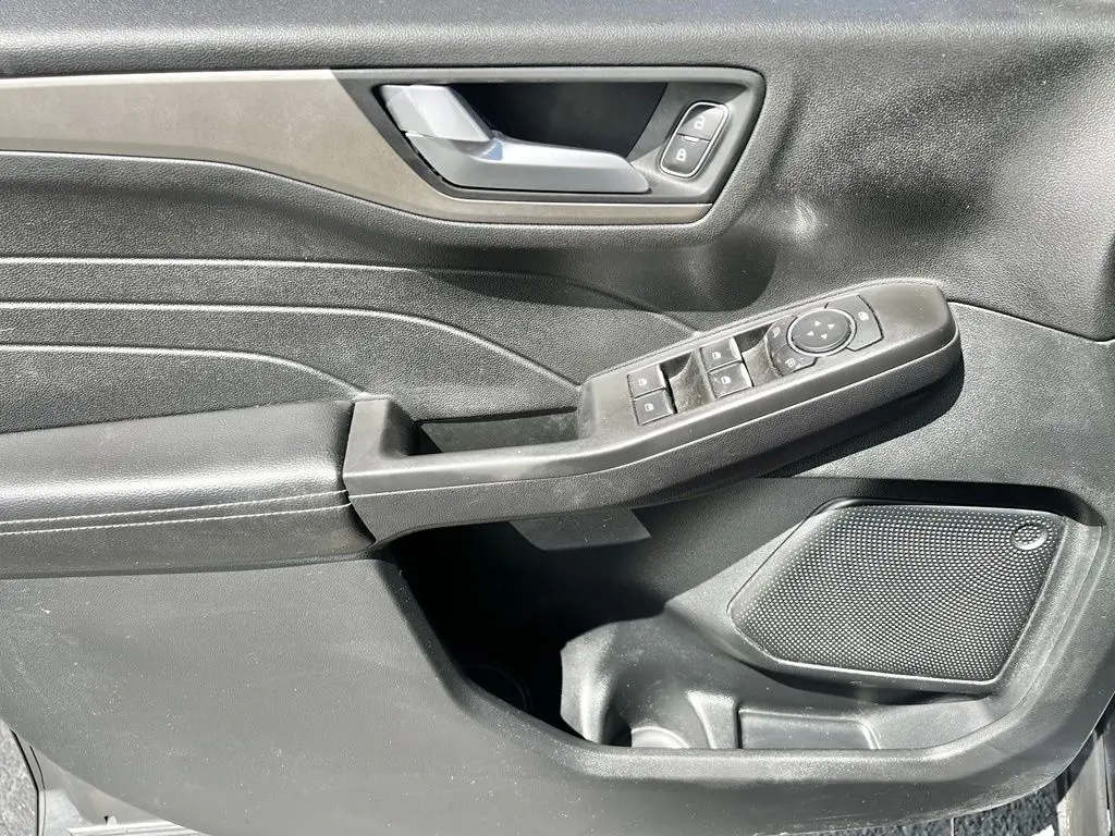 2021 Ford Escape - $21,560