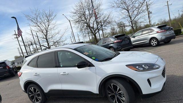 2022 Ford Escape Hybrid SE