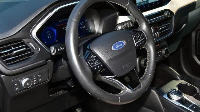 2022 Ford Escape Hybrid Titanium