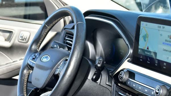 2022 Ford Escape Hybrid Titanium