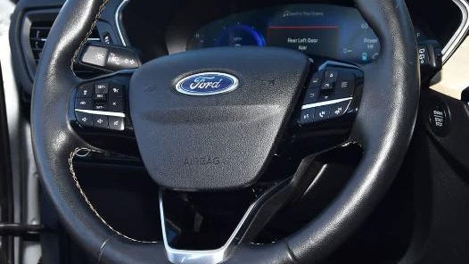 2022 Ford Escape Hybrid Titanium