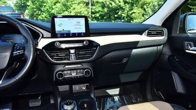 2022 Ford Escape Hybrid Titanium