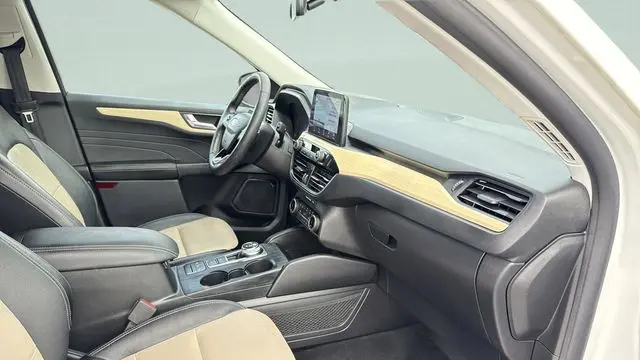 2022 Ford Escape Hybrid Titanium