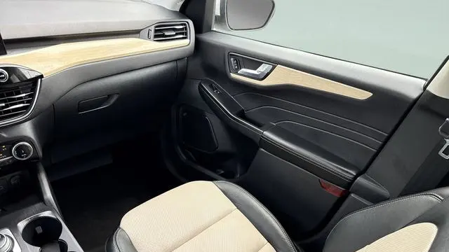 2022 Ford Escape Hybrid Titanium