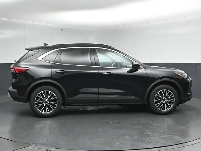 2026 Ford Escape - $32,999