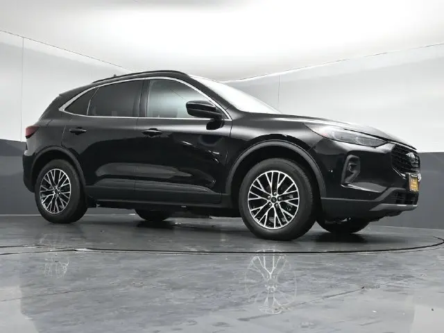 2026 Ford Escape - $32,999