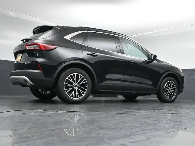 2026 Ford Escape - $32,999