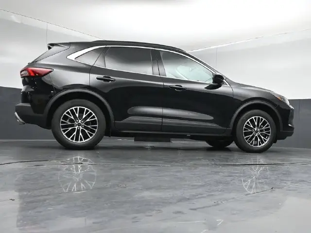 2026 Ford Escape - $32,999