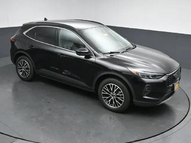 2026 Ford Escape - $32,999