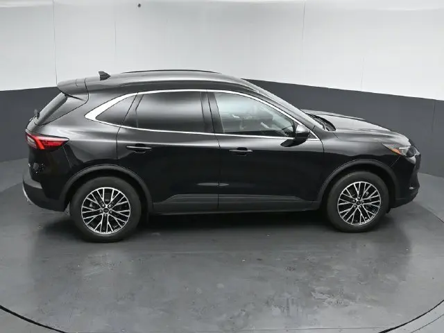 2026 Ford Escape - $32,999
