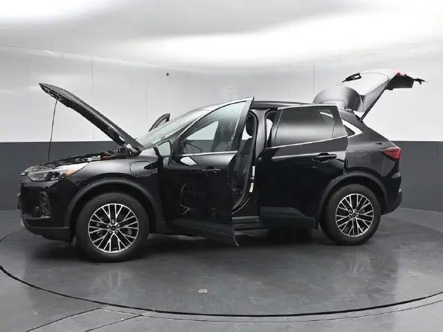2026 Ford Escape - $32,999