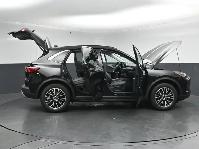 2026 Ford Escape - $32,999