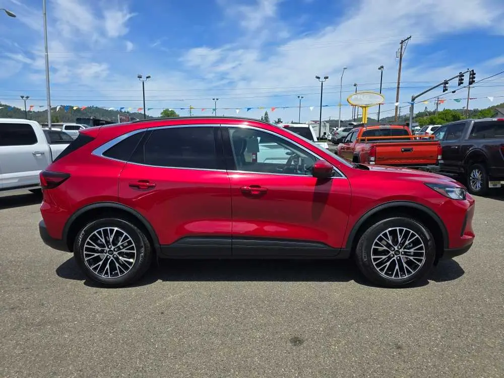 2025 Ford Escape - $28,050