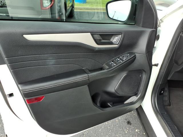 2022 Ford Escape - $21,895