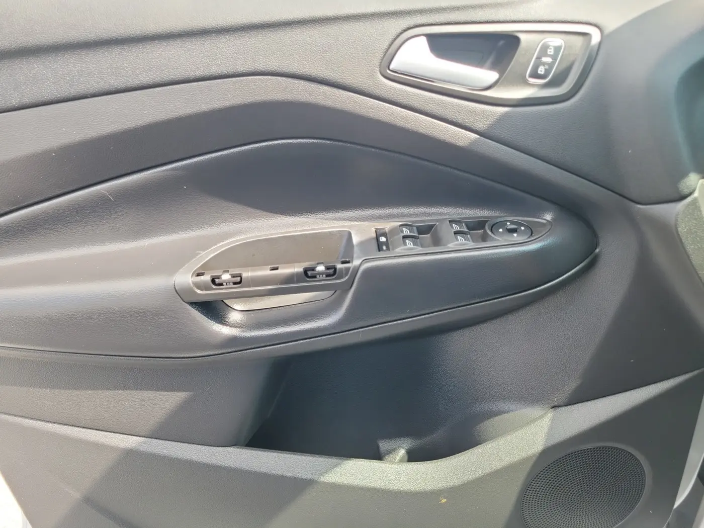 2019 Ford Escape - $10,990