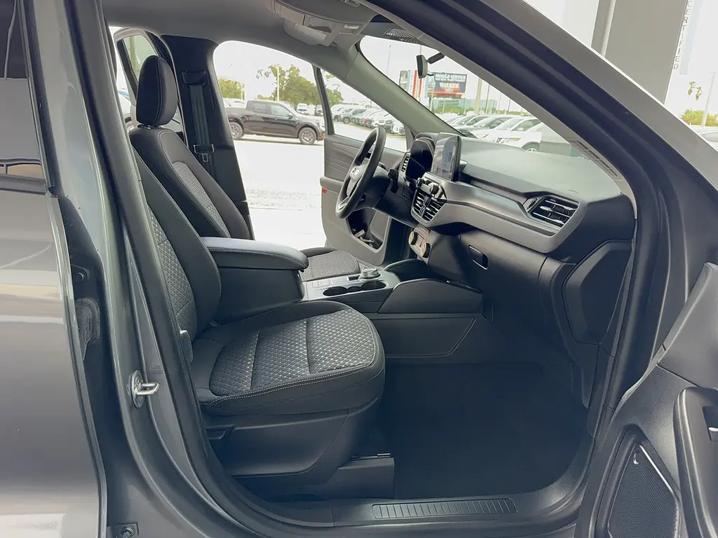 2025 Ford Escape - $30,995