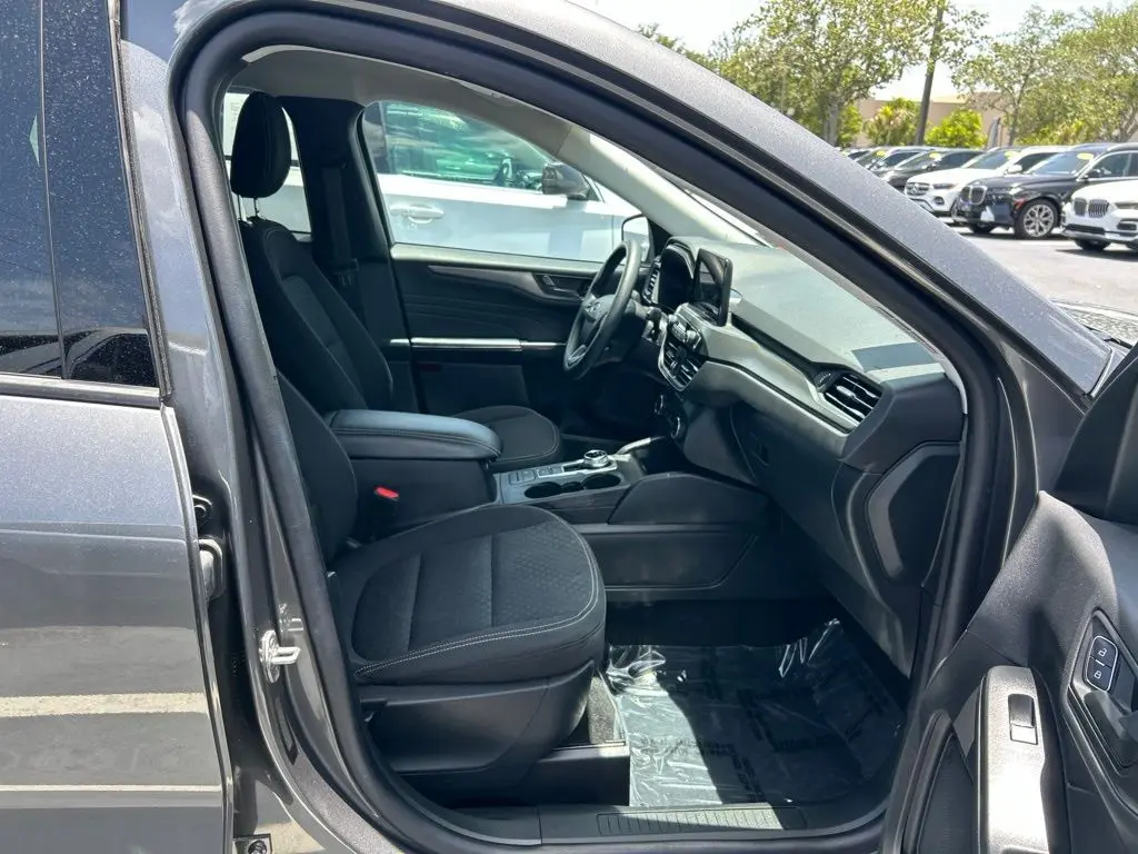 2025 Ford Escape - $17,497
