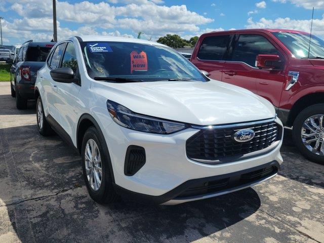 2023 Ford Escape - $21,795