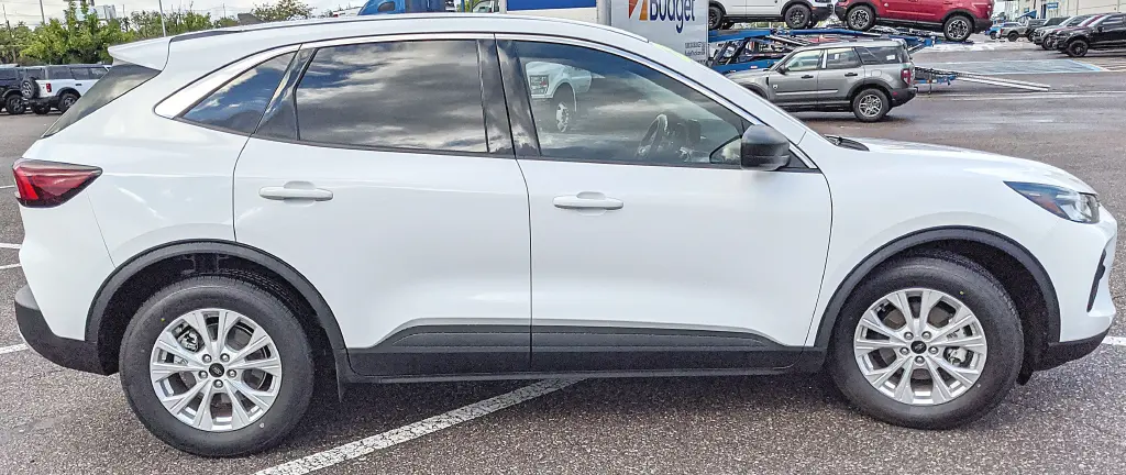 2023 Ford Escape - $21,432