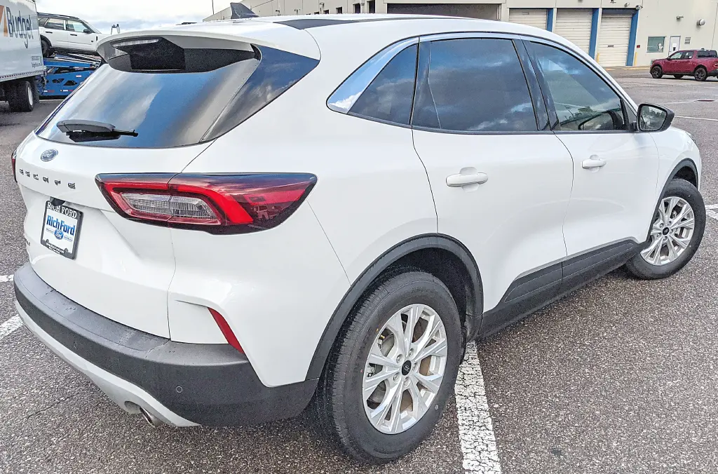 2023 Ford Escape - $21,432