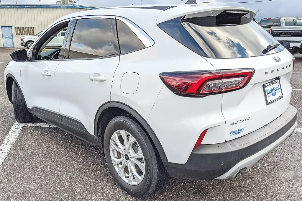 2023 Ford Escape - $21,432