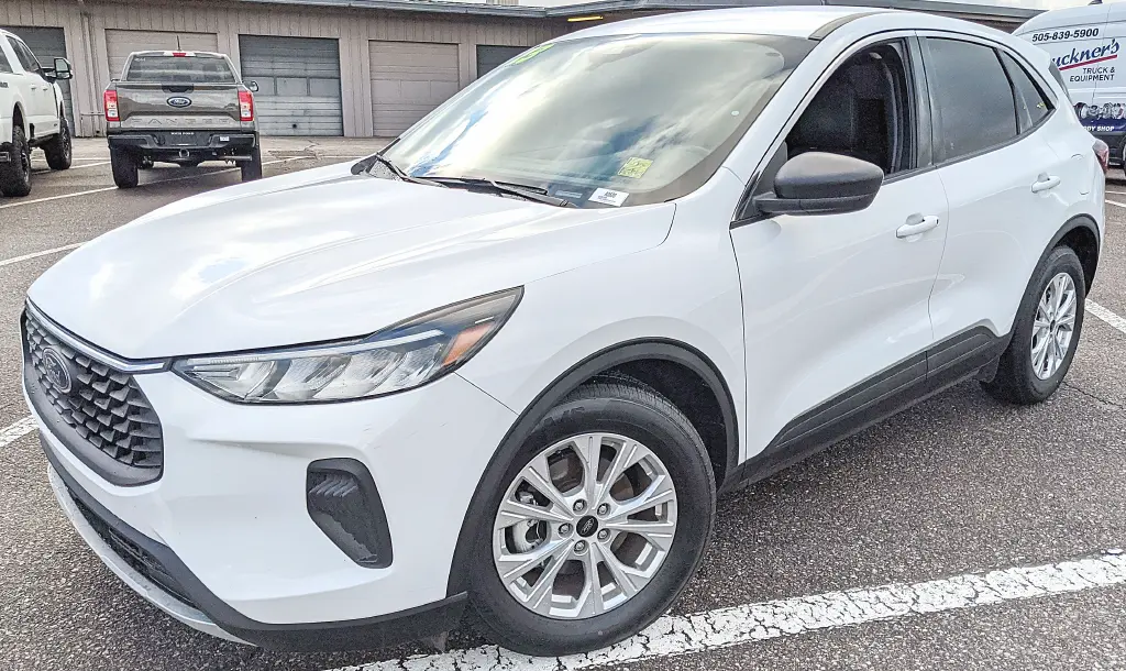 2023 Ford Escape - $21,432