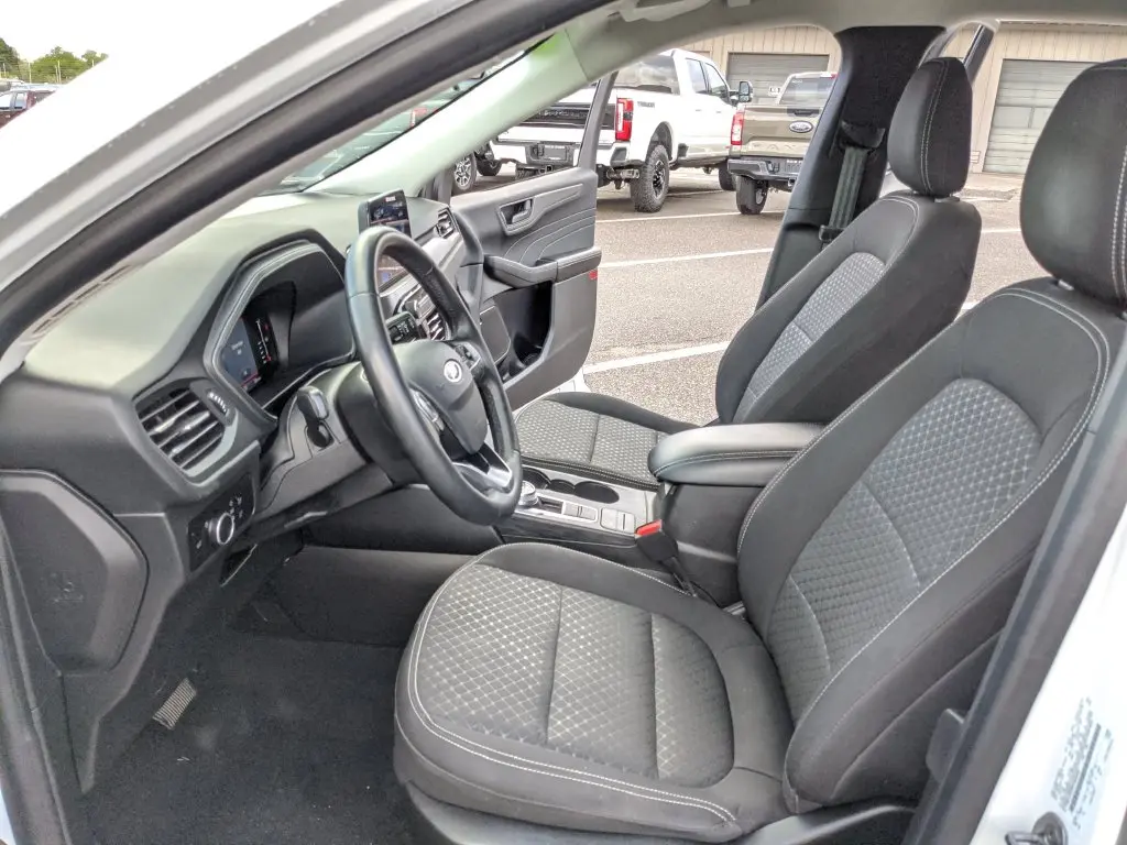 2023 Ford Escape - $21,432