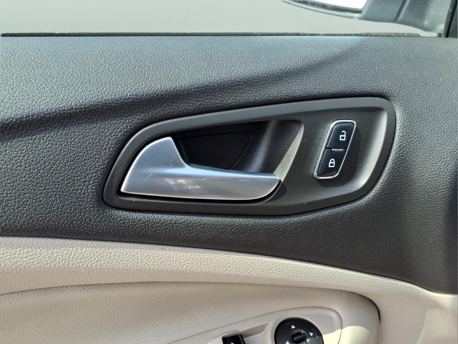 2014 Ford Escape - $9,900