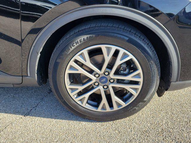2022 Ford Escape - $22,789